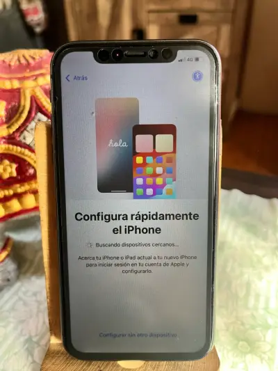 iPhone 11 excelente estado con pantalla impecable - miniatura 1