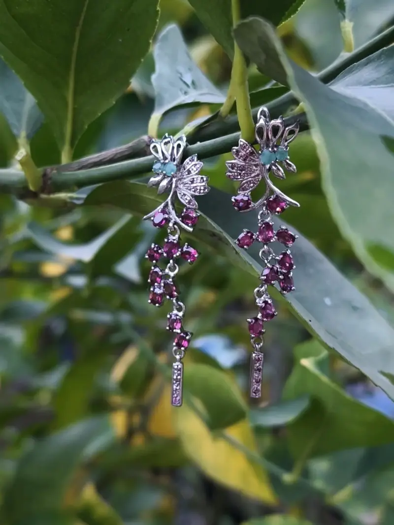 Elegantes aros colgantes con piedras preciosas - 3