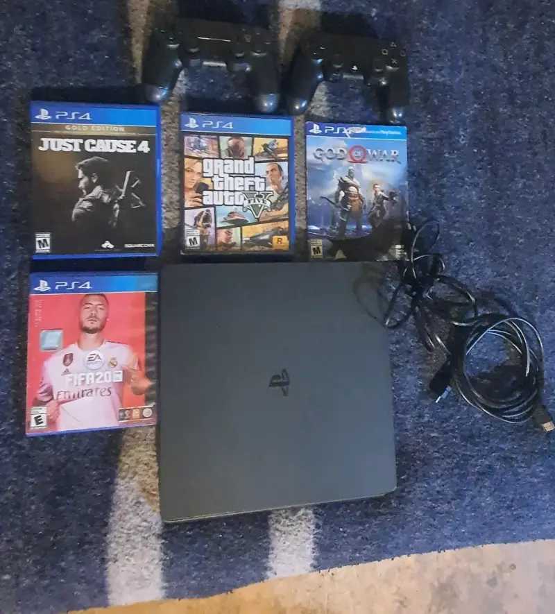 Consola PS4 con juegos y accesorios