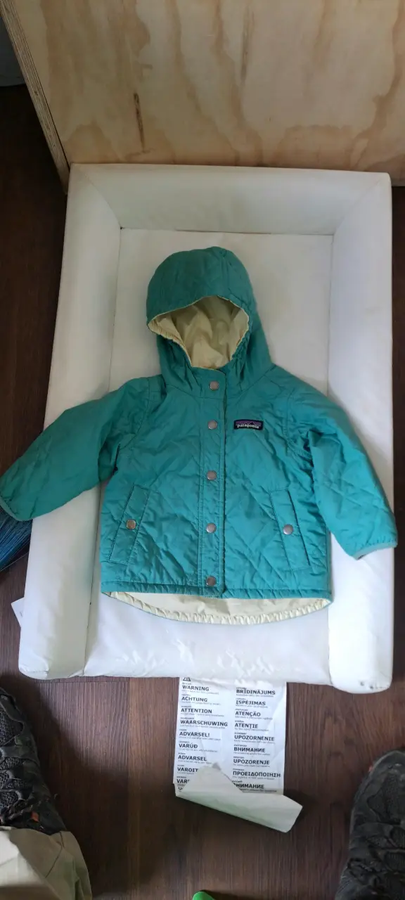 Chaqueta infantil Patagonia verde con capucha - 1