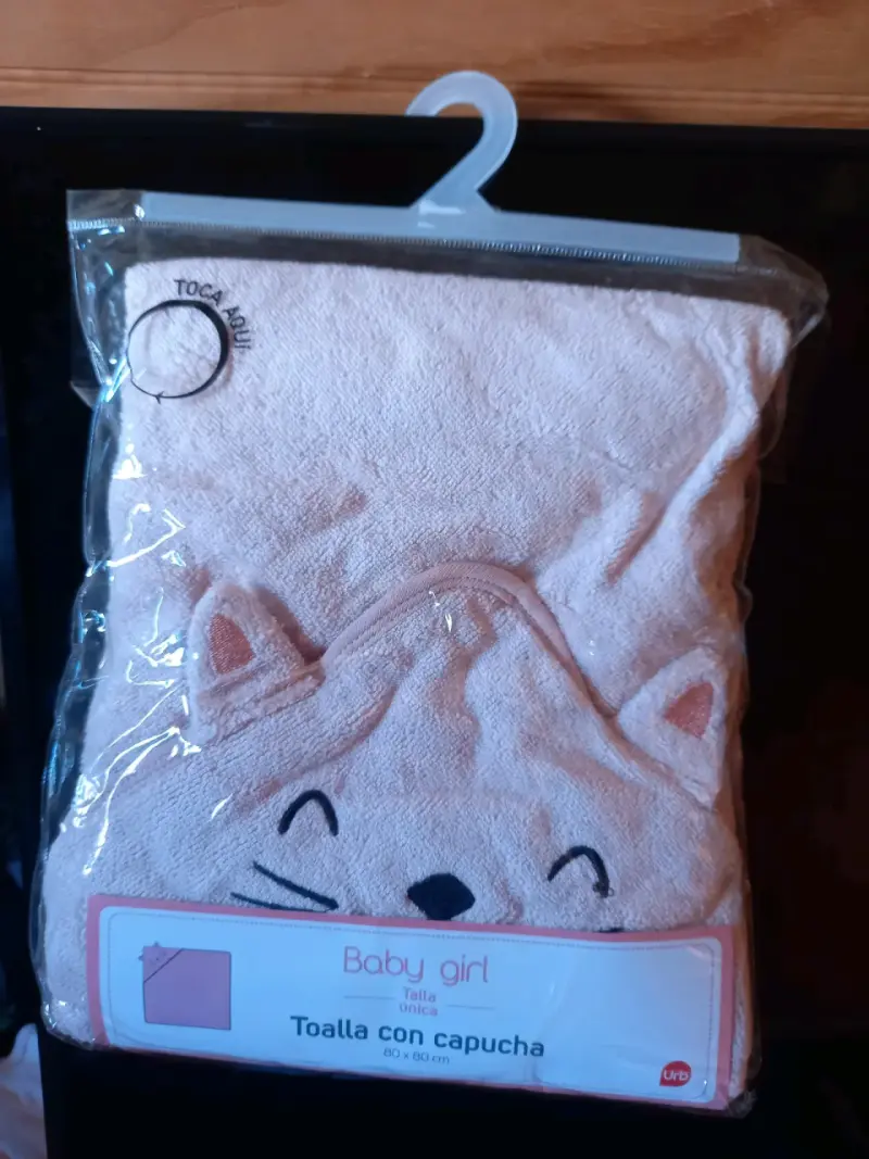 Toalla con capucha para bebé niña