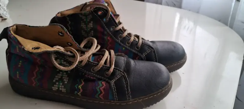 Botines de cuero con diseño de mariposas y étnico - 3