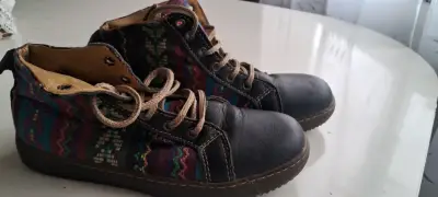 Botines de cuero con diseño de mariposas y étnico - miniatura 3