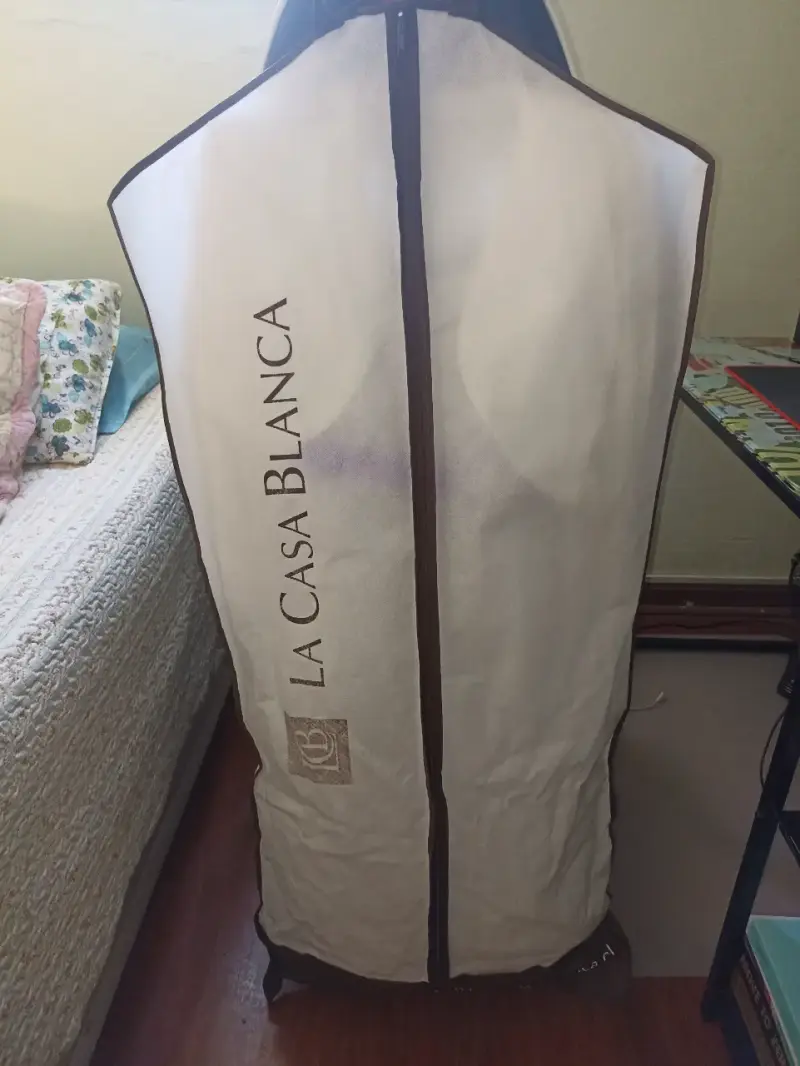 Vestido blanco con bolero y cinturón morado - 5