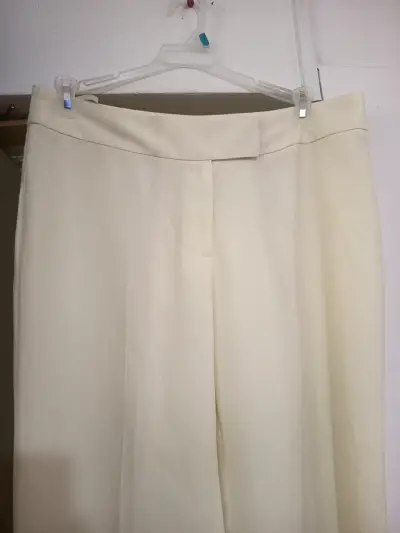 Pantalones beige elegantes para mujer - miniatura 1