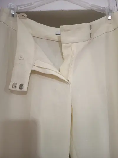 Pantalones beige elegantes para mujer - miniatura 2
