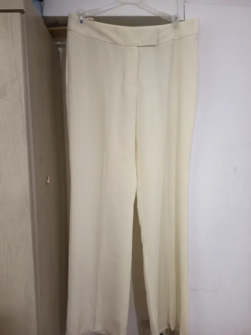 Pantalones beige elegantes para mujer - 3