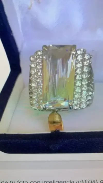 Anillo de fantasía con cristal grande y 38 piedras - miniatura 1