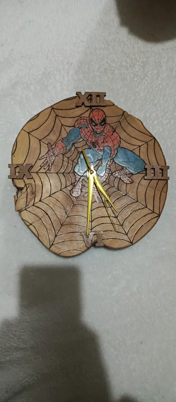 Reloj de pared Spiderman en madera