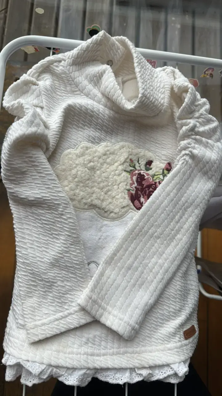 Polera de niña blanca con diseño de oveja - 3
