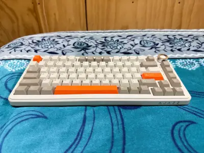 Teclado mecánico Ajazz con retroiluminación y diseño compacto - miniatura 1