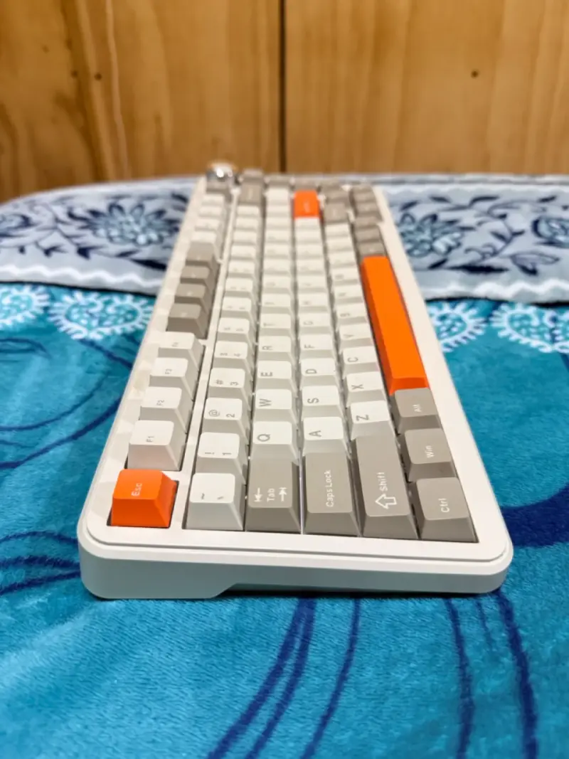Teclado mecánico Ajazz con retroiluminación y diseño compacto - 2