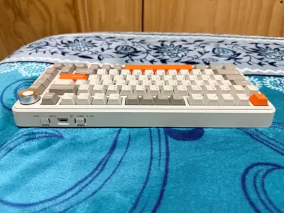 Teclado mecánico Ajazz con retroiluminación y diseño compacto - miniatura 3