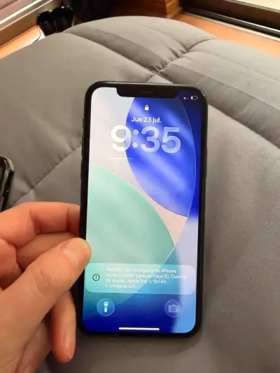 iPhone con funda transparente en buen estado - miniatura 6