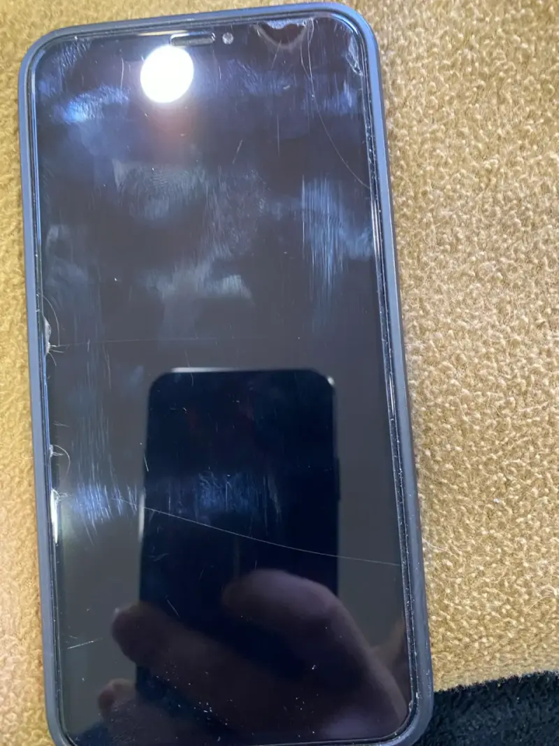 iPhone XS Max con pantalla trasera rota y 256GB - 1