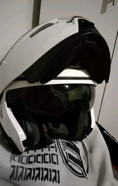 Casco moto MT abatible - miniatura 1