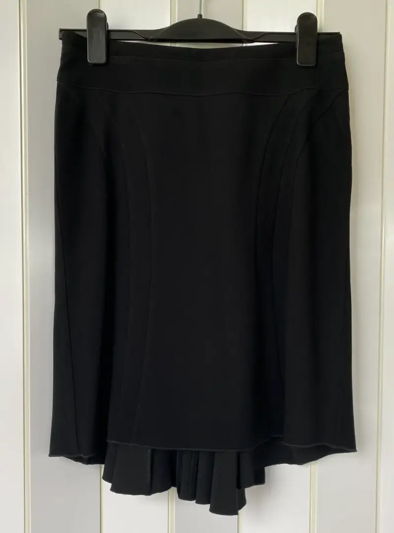 Falda negra Benetton elegante - 1