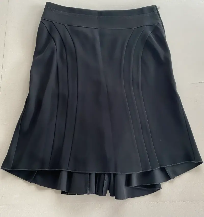 Falda negra Benetton elegante - 3