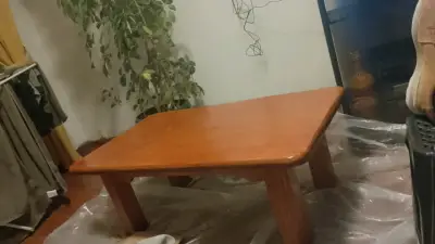Mesa de centro de madera barnizada - miniatura 2