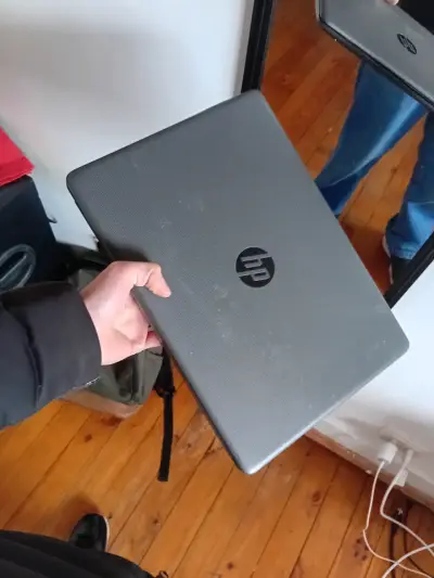 Laptop HP - miniatura 1