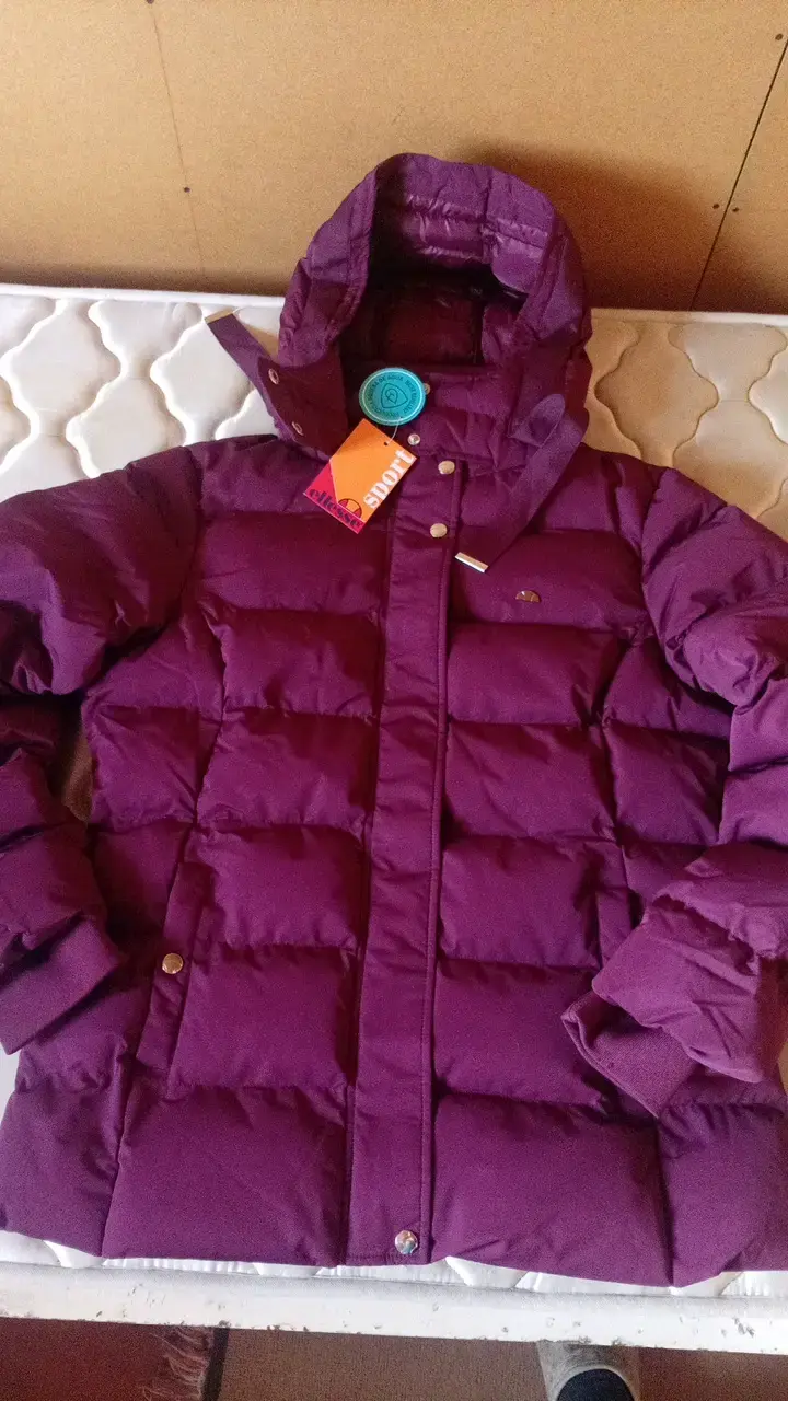 Chaqueta acolchada burdeos con capucha - 6