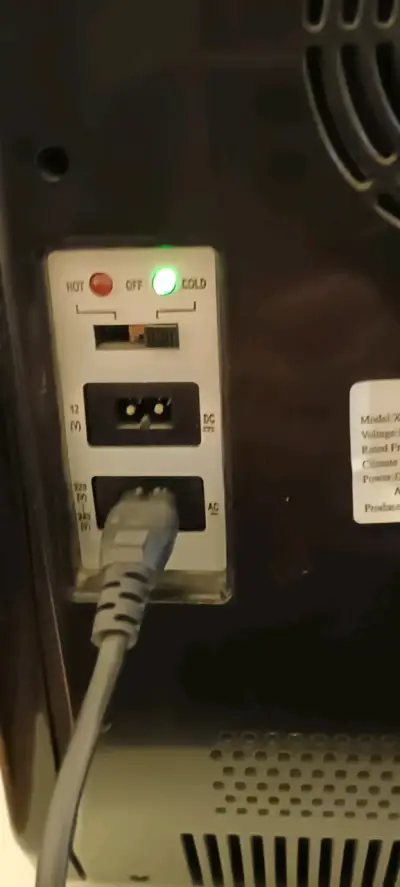 Mini refrigerador portátil Kitzën negro - miniatura 3