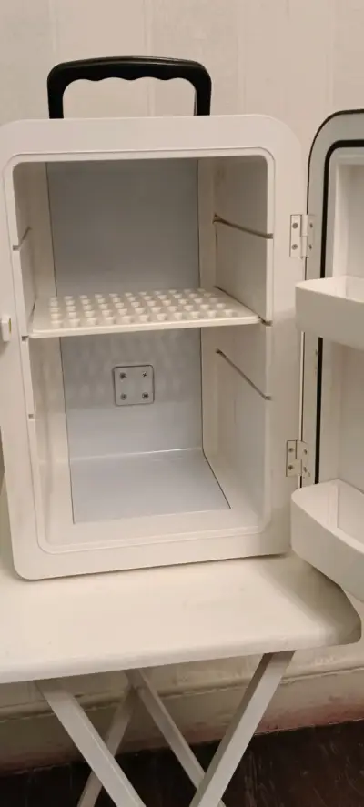 Mini refrigerador portátil Kitzën negro - miniatura 5