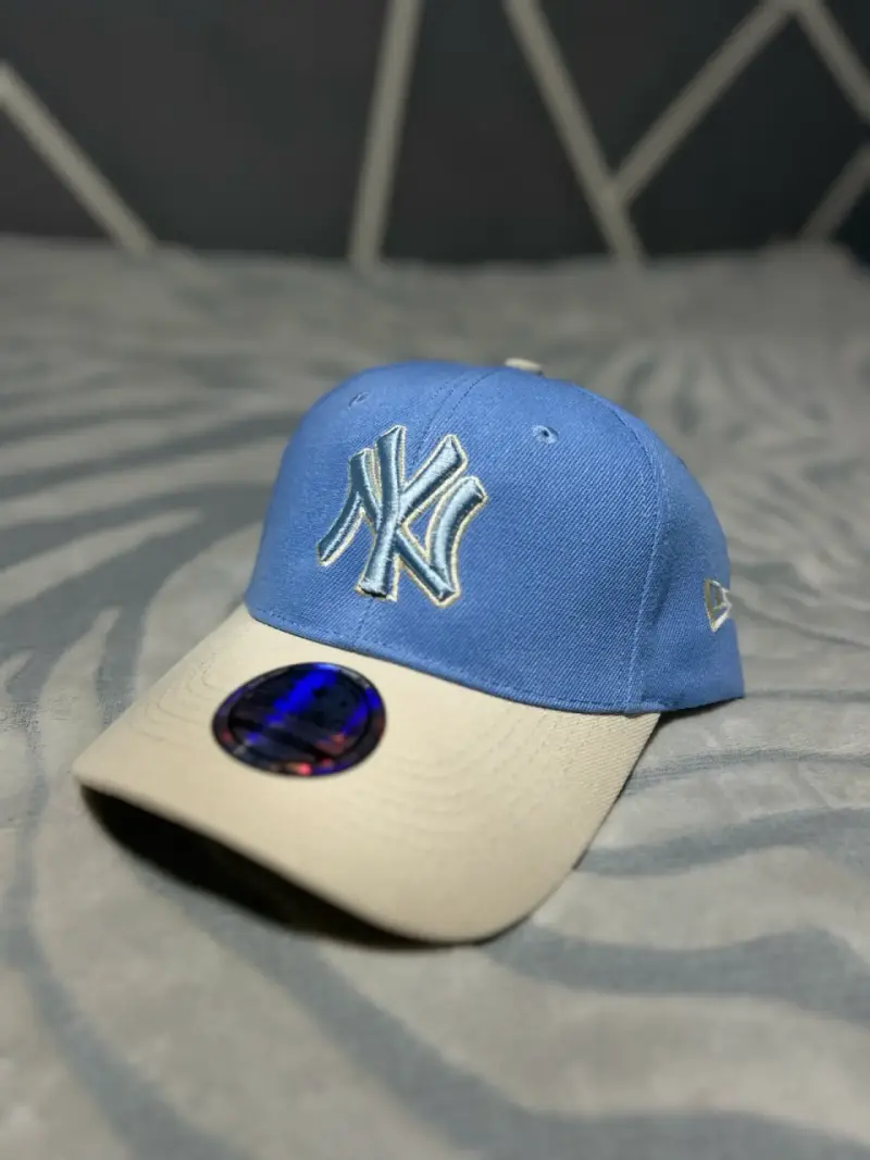 Gorra azul New Era con logo bordado - 2