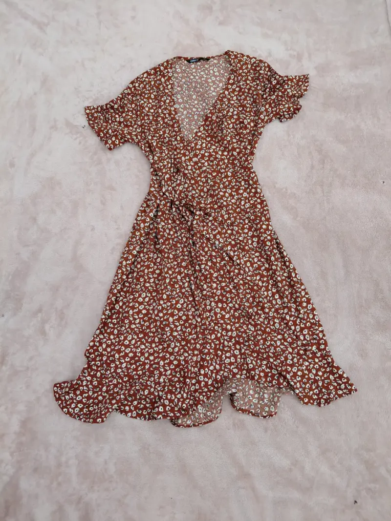 Vestido floral cruzado marrón para mujer