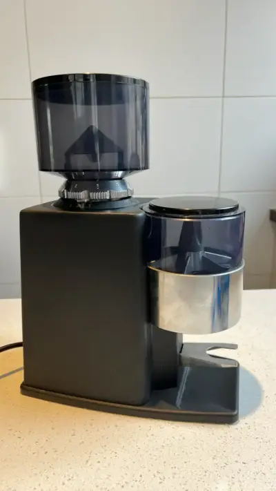 Molino de Café Eléctrico Magister Negro - miniatura 2