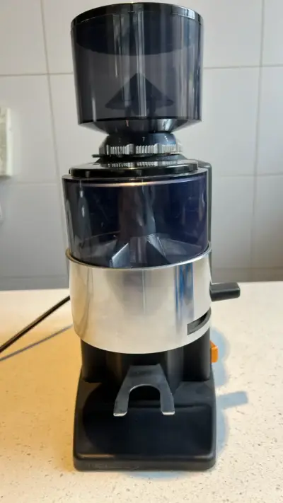 Molino de Café Eléctrico Magister Negro - miniatura 3