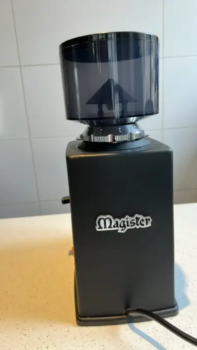 Molino de Café Eléctrico Magister Negro - miniatura 4