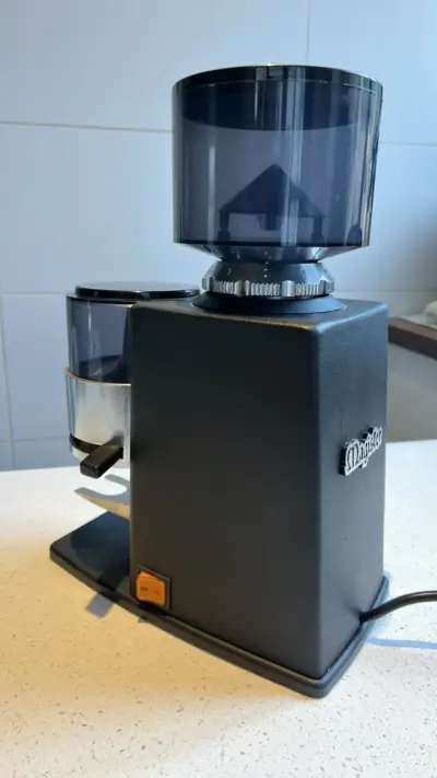 Molino de Café Eléctrico Magister Negro - miniatura 5