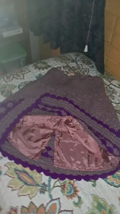 Falda tejida a crochet con forro interior - miniatura 1