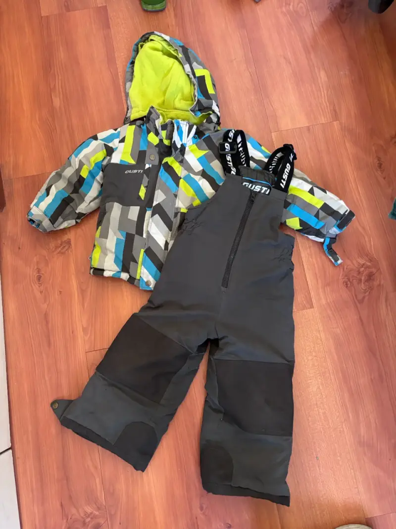 Conjunto de nieve para niño Gusti con diseño colorido - 1