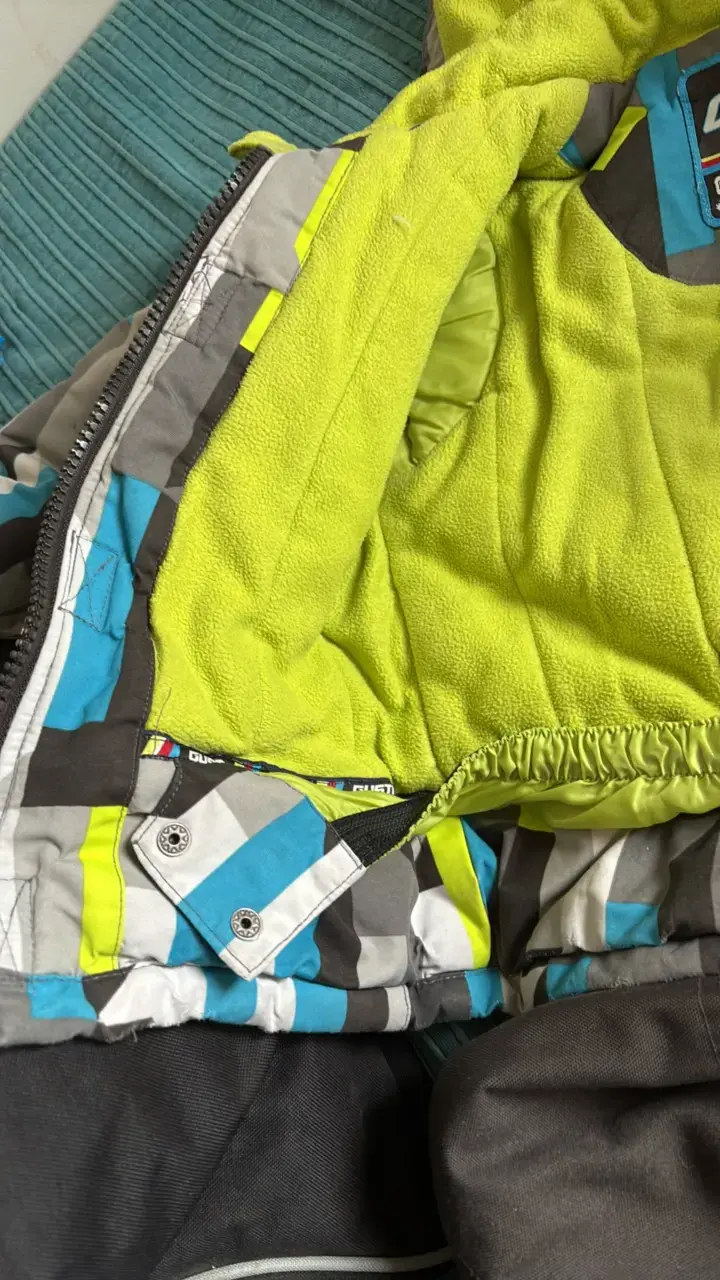 Conjunto de nieve para niño Gusti con diseño colorido - 4