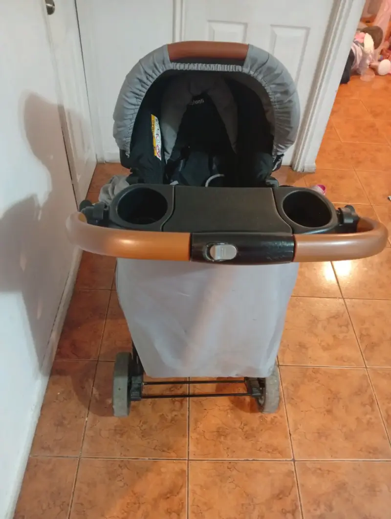 Coche de bebé Cosco plegable y compacto - 3