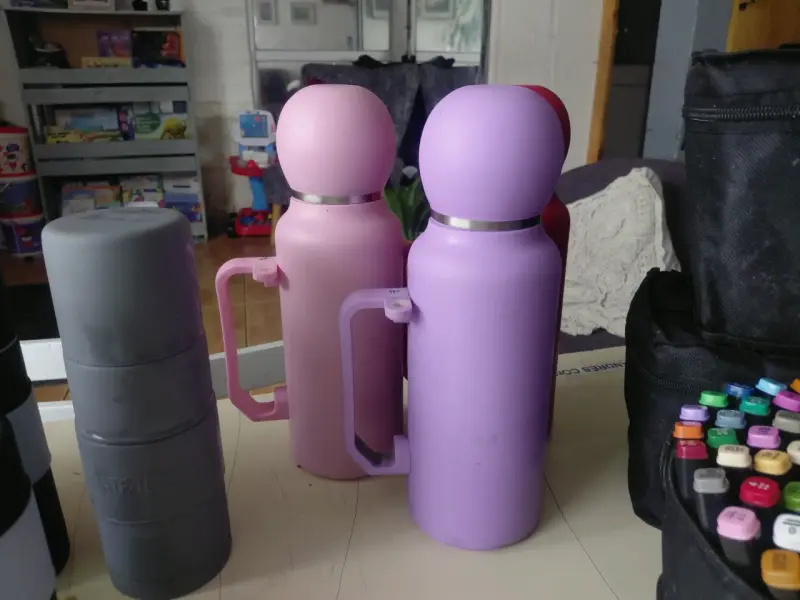 Termo de acero inoxidable rosado con taza - 2