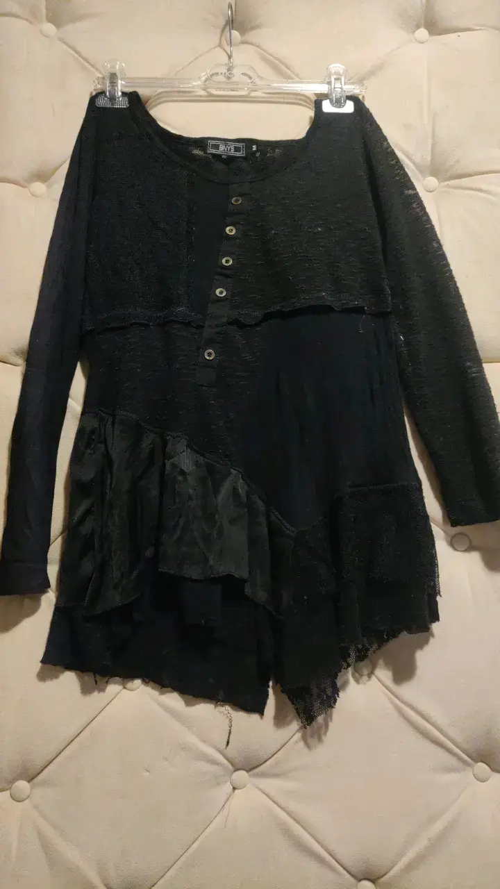 Polera negra de mujer BNY'S con botones - 2