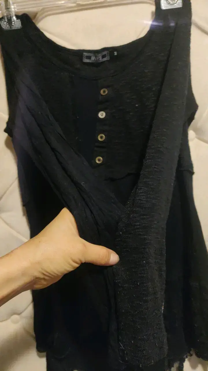 Polera negra de mujer BNY'S con botones - 3
