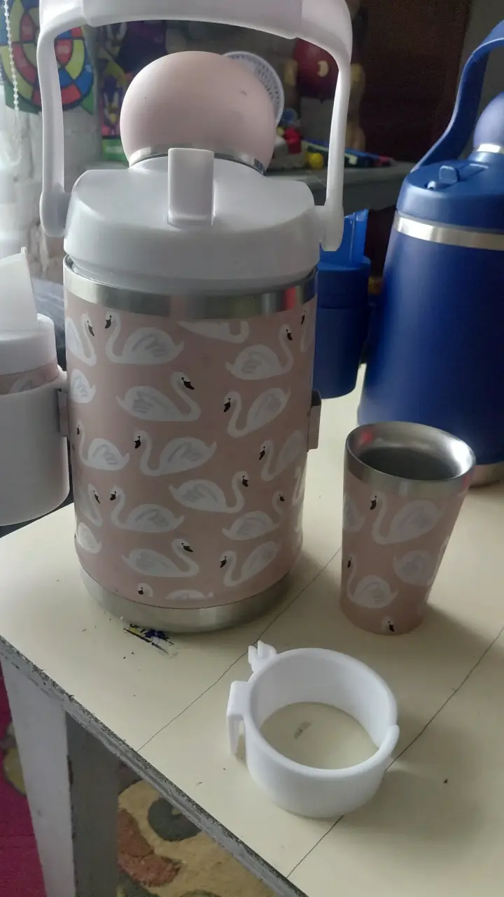 Termo de acero inoxidable con diseño de cisnes