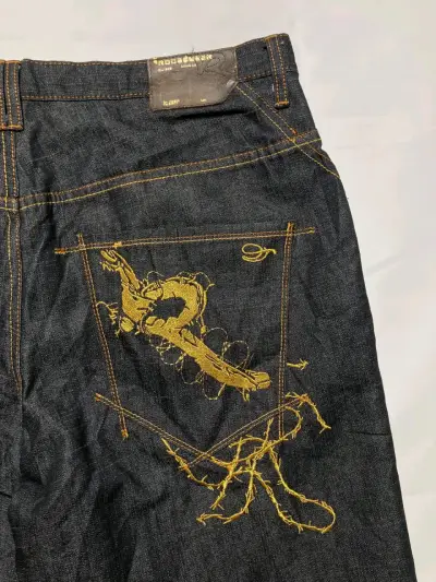 Jeans de hombre con diseño bordado - miniatura 3