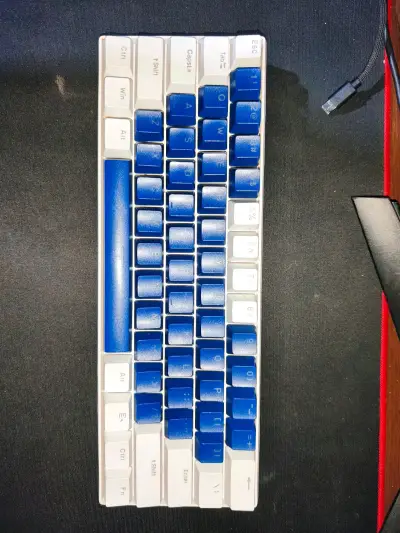 Teclado mecánico compacto azul y blanco - miniatura 1