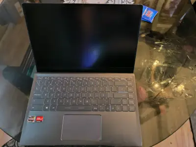 Laptop MSI Modern 14 con procesador AMD Rayzen 5 - miniatura 1