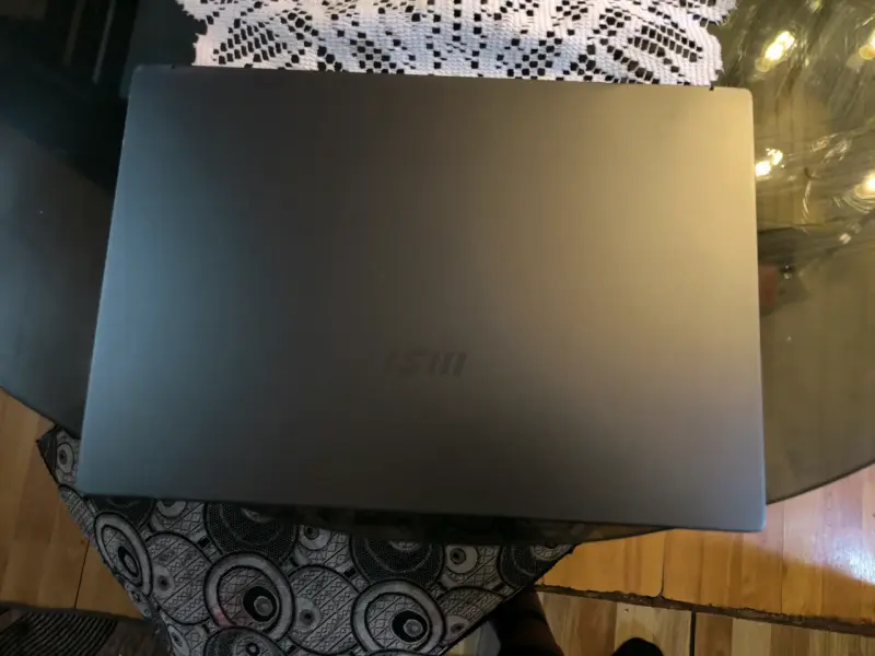 Laptop MSI Modern 14 con procesador AMD Rayzen 5 - 2