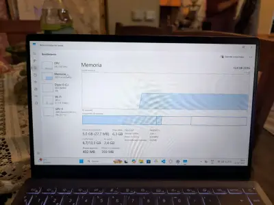Laptop MSI Modern 14 con procesador AMD Rayzen 5 - miniatura 5