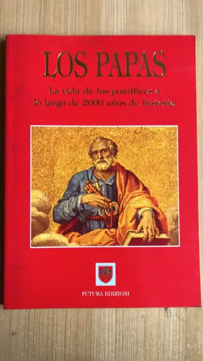 Libro 'Los Papas' sobre la historia de los pontífices - miniatura 1