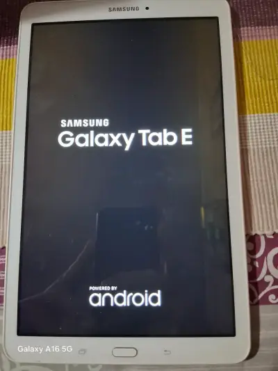 Tablet Samsung Galaxy Tab E con Android - miniatura 1