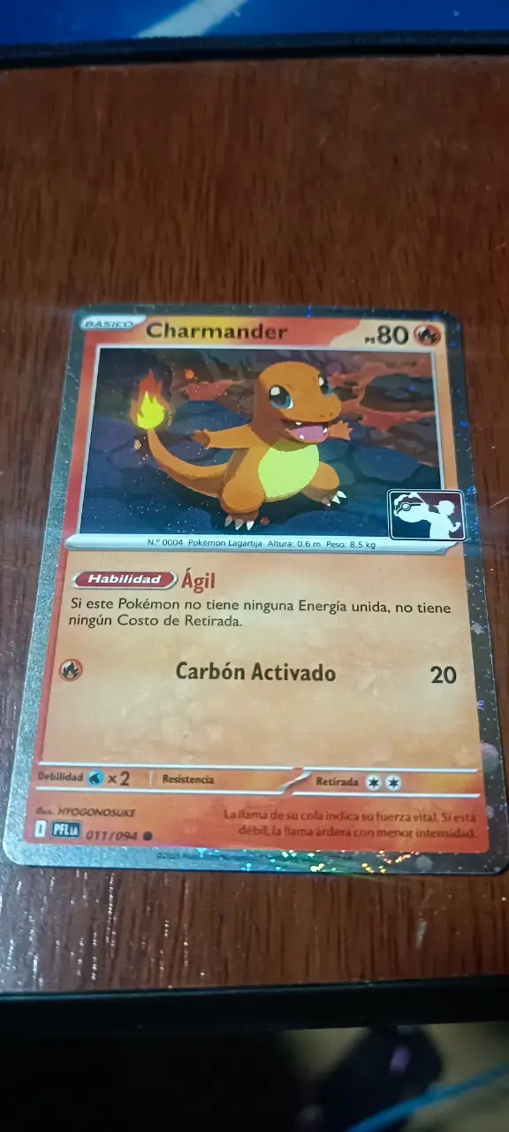 Carta Pokémon Charmander Holográfica