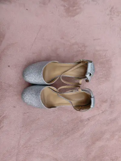 Tacones plateados brillantes con plataforma - miniatura 3